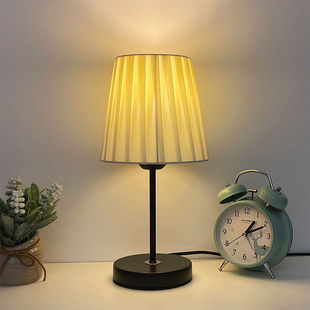 Bedroom Bedside Lamp Net Red Light Girl's Heart Nordic Retro Table Lamp Decoration ins Girl's High Color Value Small Night Room