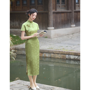 Красные глаза 2025 весна и лето новый принт cheongsam платье с короткими рукавами длинные улучшенные девушки двойной cheongsam