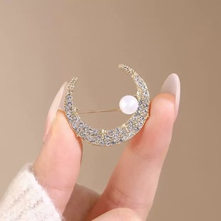 Unique design pearl love brooch 2024 new fashion autumn and winter corsage South Korea women's delicate pin accessories
