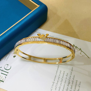 Fashion cross-border Amazon jewelry five flowers stainless steel bracelet wholesale female exquisite accessories niche personality