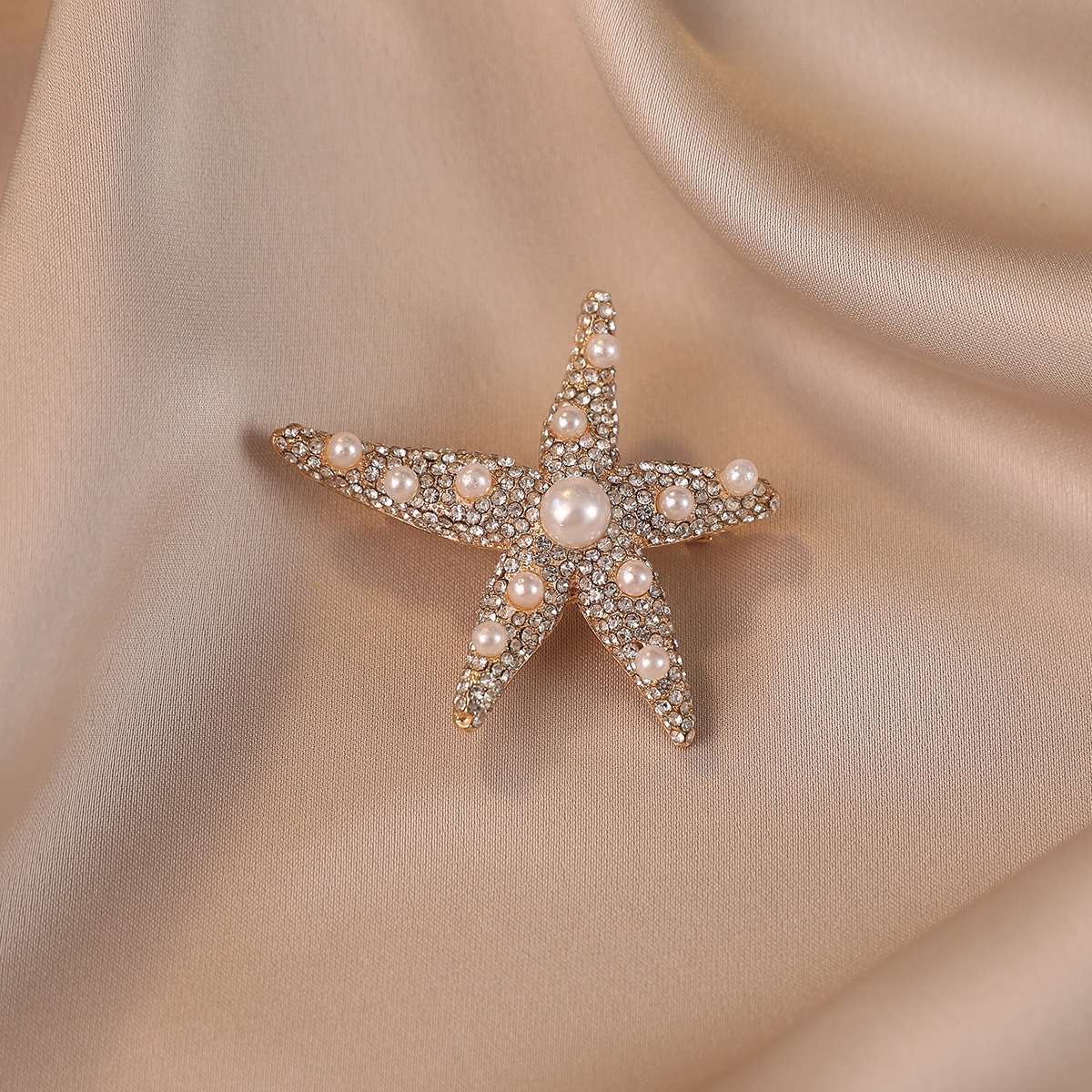 New Seaside Resort Style Inlaid Pearl Starfish Brooch High-End Elegant Fashion Design Stereo Corsage Brooch for Women