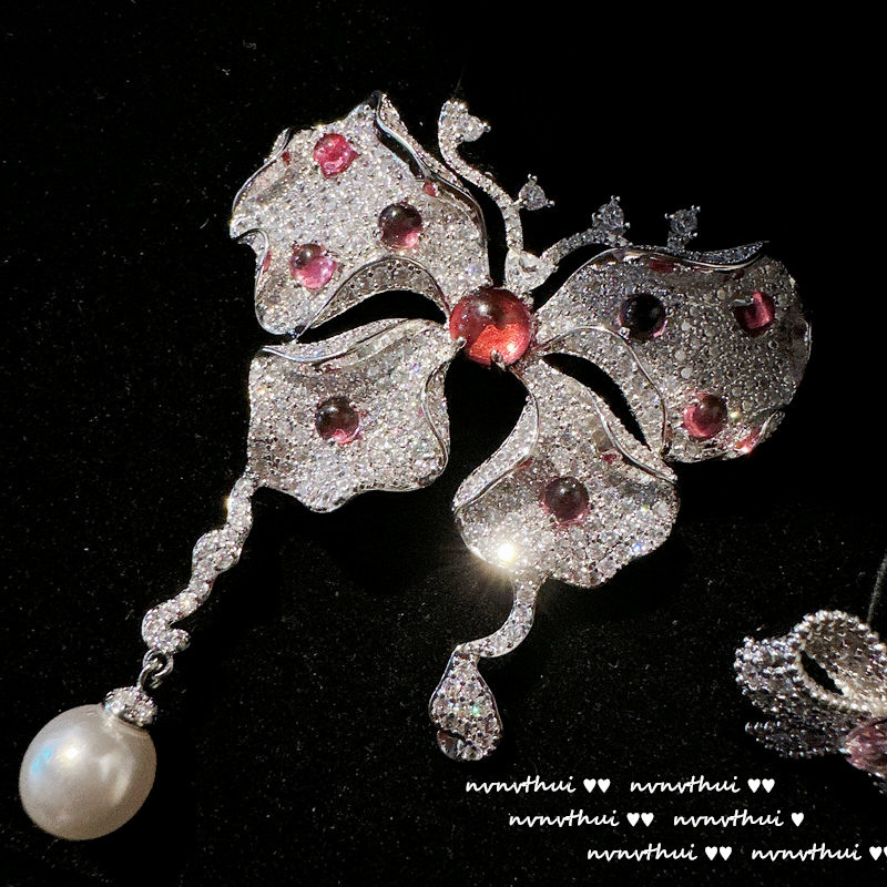 Victoria Ruby Butterfly Brooch Antique Sense 18K Gold Plated Irregular Zircon Butterfly Pearl Brooch