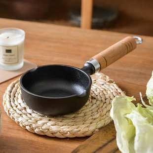 The new deep oil pouring small pot cast iron oil pouring pot a special pot for oil pouring noodles choking small pot without coating