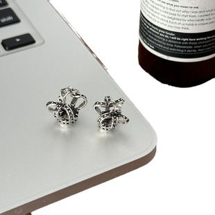 Europe and the United States cross-border explosions personality hollow crown earrings INS wind cross Joker texture earrings earrings wholesale