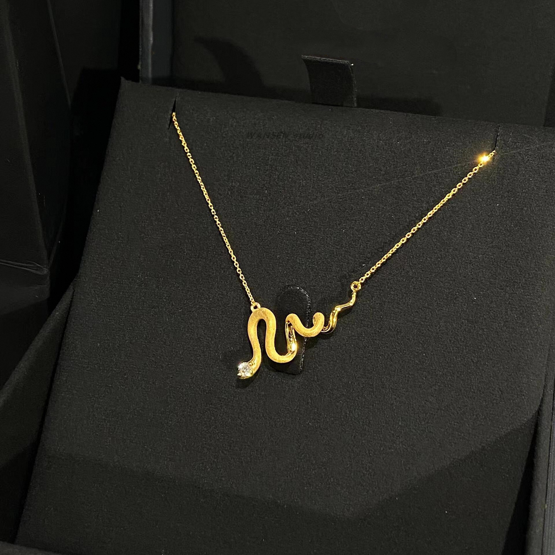 Golden Lilac Flower Necklace 2026 New Style Light Luxury Niche Design High-End Titanium Steel Non-Fading Clavicle Chain Customization