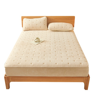 Winter thickened baby velvet quilted bedspread three-piece set embroidered quilted bedspread milk velvet mattress protective cover non-slip