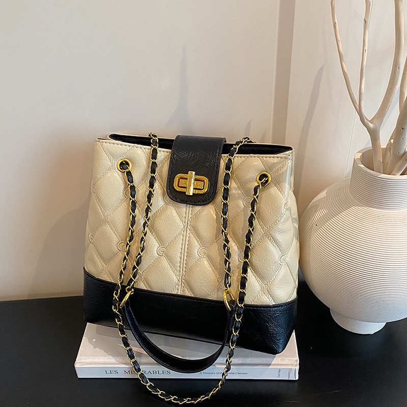 Cross-border 2026 New Chanel-style Quilted Chain Bag, Large Capacity Tote Bag, Fashionable and Versatile Shoulder Bucket Bag