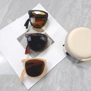 Portable Folding Sunglasses Women's High-Level Sunscreen Sunglasses Anti-UV Internet Celebrant Fashionable Lightweight Glasses