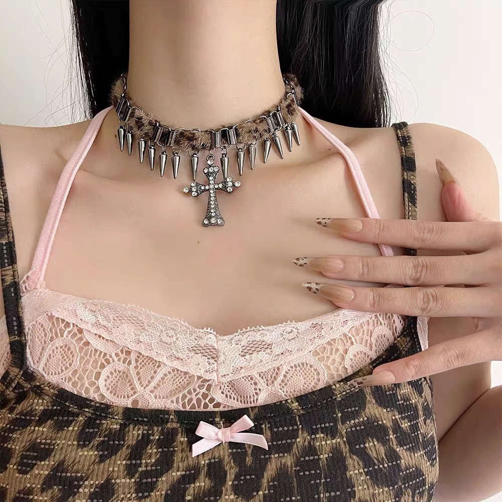 Vintage subculture leopard print plush crucifix stitching collar Y2K hot girl female choker necklace collar