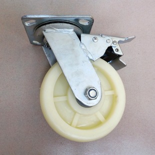 Supply 6 inch heavy duty industrial white nylon flat brake universal caster White universal caster universal caster