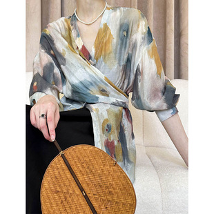 Juzhi 2024 spring and summer new French retro vignette long sleeve shirt women's design sense irregular top 1593