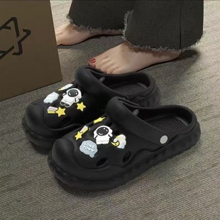 Hole shoes women's outdoor wear 2023 New thick-soled nurse beach poop feeling closed toe half sandals wholesale