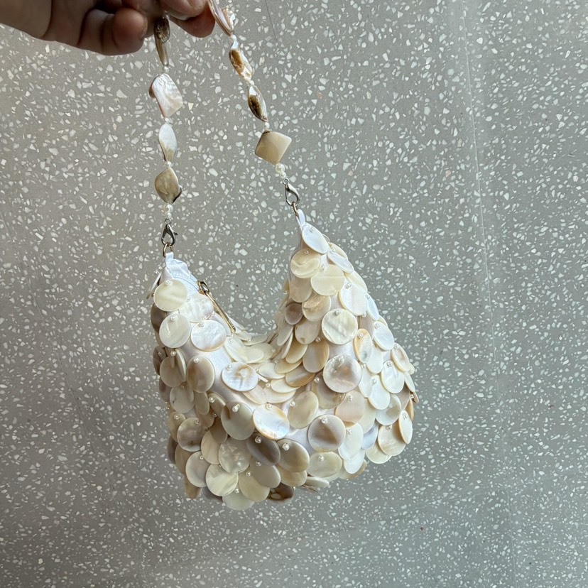 Hand-sewn beaded mother-of-pearl bag, 2026 new style, trendy and elegant evening bag for women, handbag, shoulder bag, underarm bag.