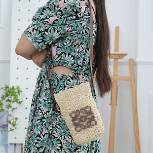 2025 New Summer Luojia Hand-Woven Women's Bag Bucket Bag Single Shoulder Diagonal Mobile Phone Bag Beach Vacation Bag