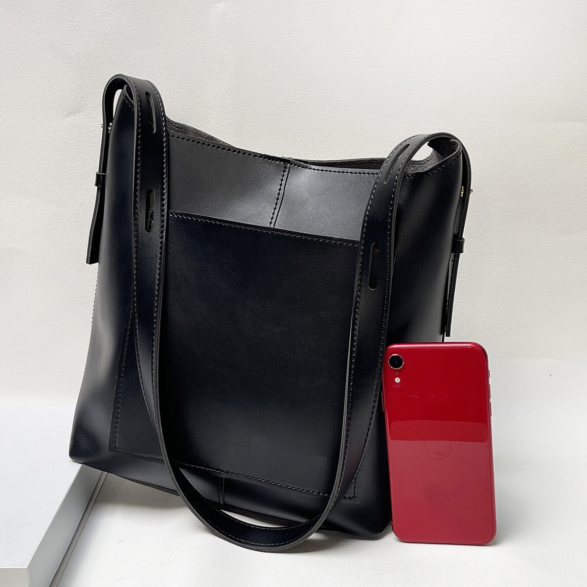 High-end women's handbag, new trendy and fashionable shoulder bag, large capacity, casual retro crossbody bucket bag.