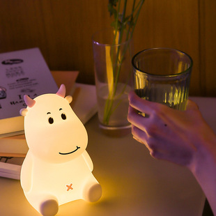 Stupid cow pat led creative silicone night light USB charging bedroom children's bedside colorful atmosphere with sleeping light