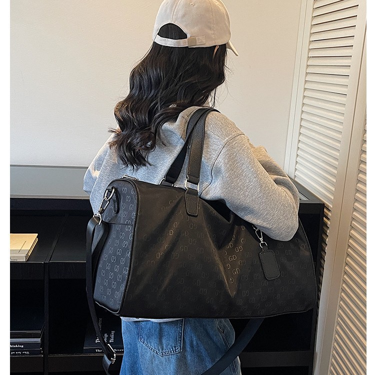 Large-capacity cross-border travel bags, luggage, carry-on bags, business trip bags, sports and fitness bags wholesale, customization and logo printing available.