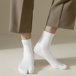 25 spring new socks Japanese solid color two-finger men's socks simple breathable sweat-absorbent toe socks clogs