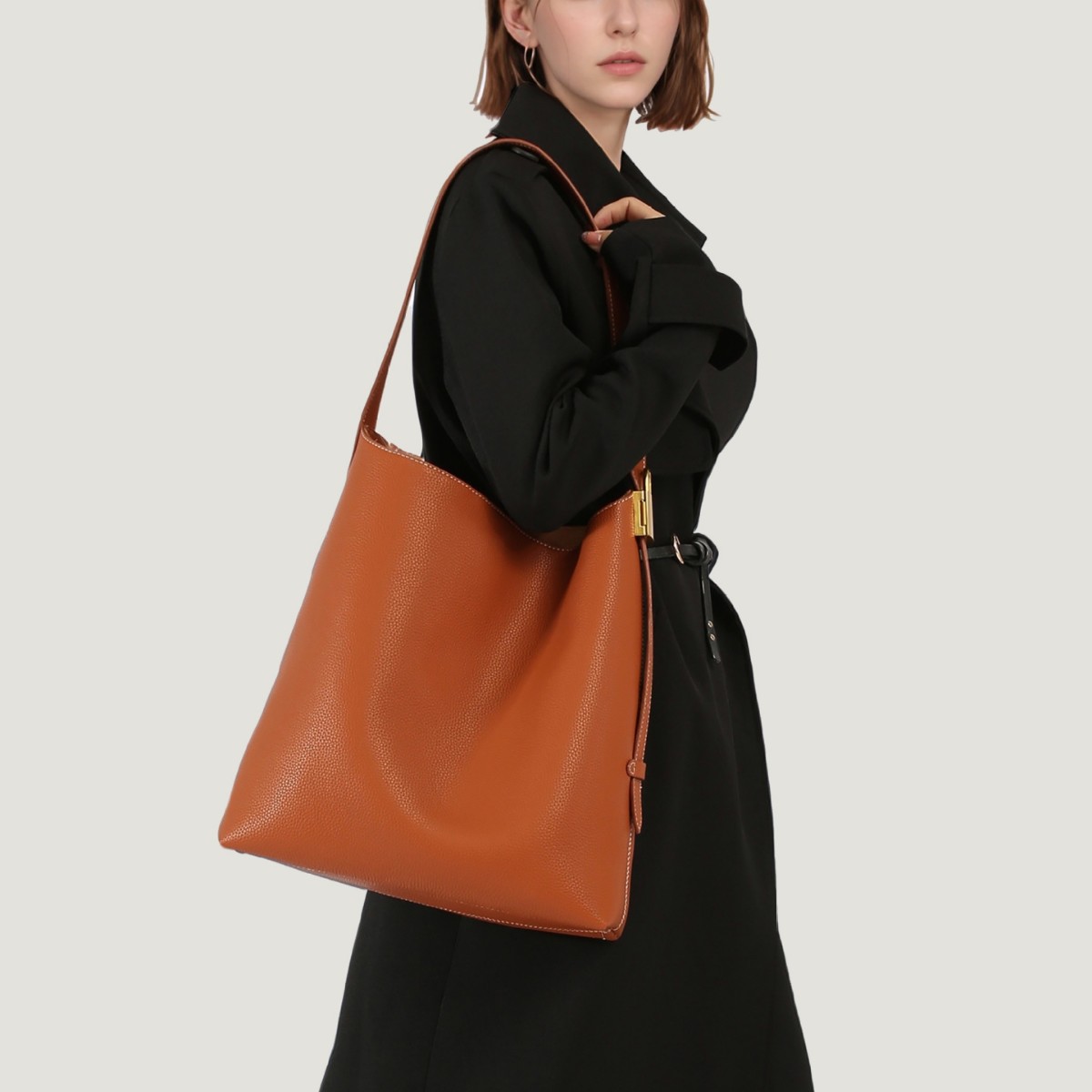 2025hobo Large Capacity Tote Bag Women's Bag Soft Leather Bucket Bag Commuter Shoulder Bag Fashionable All-match Women's Bag