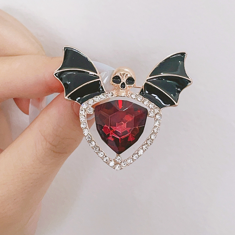European and American Cross-border Halloween Oil Dropping Bat Skull Brooch Personalized Fashion Vintage Wings Accessories Corsage Pin Women