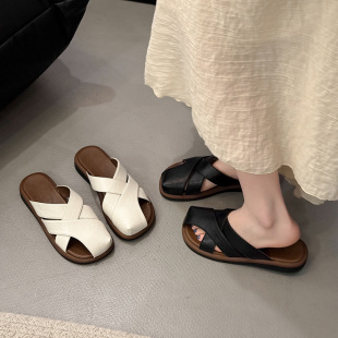 New Flat Bottom Baotou Half Slippers Women's 2025 Summer Outer Wear Fashionable All-match Woven Simple Slip-on Sandals