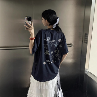 KAKAMEE Thirteen Lines Summer Leisure Hand-painted Jellyfish Spray Painting Three-dimensional Shell Decoration Large Edition Short-sleeved T-shirt Female 8592