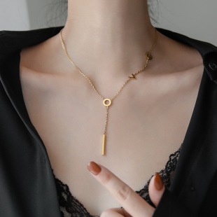 love Necklace Women's 2023 New 18K Gold Sweater Clavicle Chain High-grade Niche Light Luxury Titanium Steel Non-fading