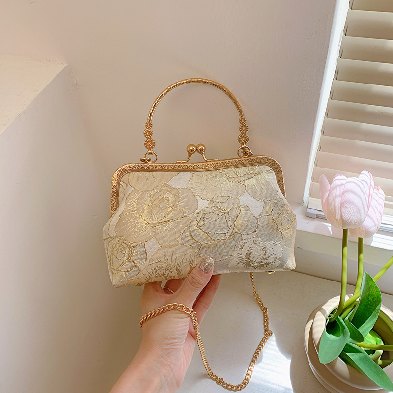 New cross-border arrival: exquisite, high-quality Chinese-style cheongsam bags, evening bags, handbags, crossbody bags, and more.