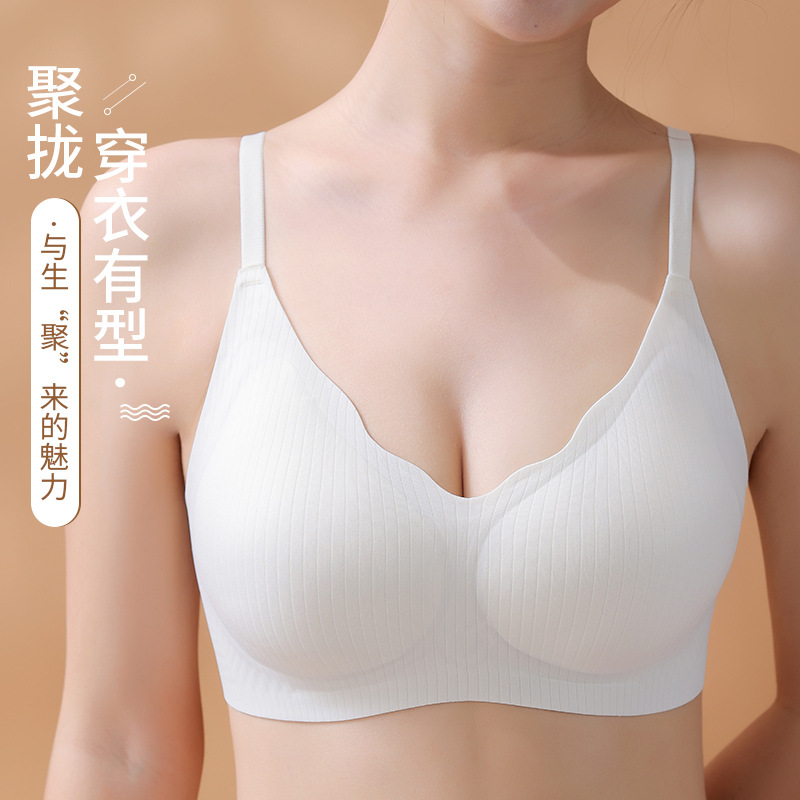 Seamless bra with supportive cups, lifts and shapes, prevents sagging, full cup design for women, makes large breasts appear smaller.