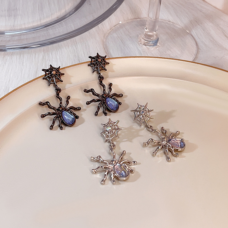European and American Cross-Border New Style Sweet and Cool Halloween Dark Spider Earrings Moonstone Studs Punk Style Earrings for Women Wholesale