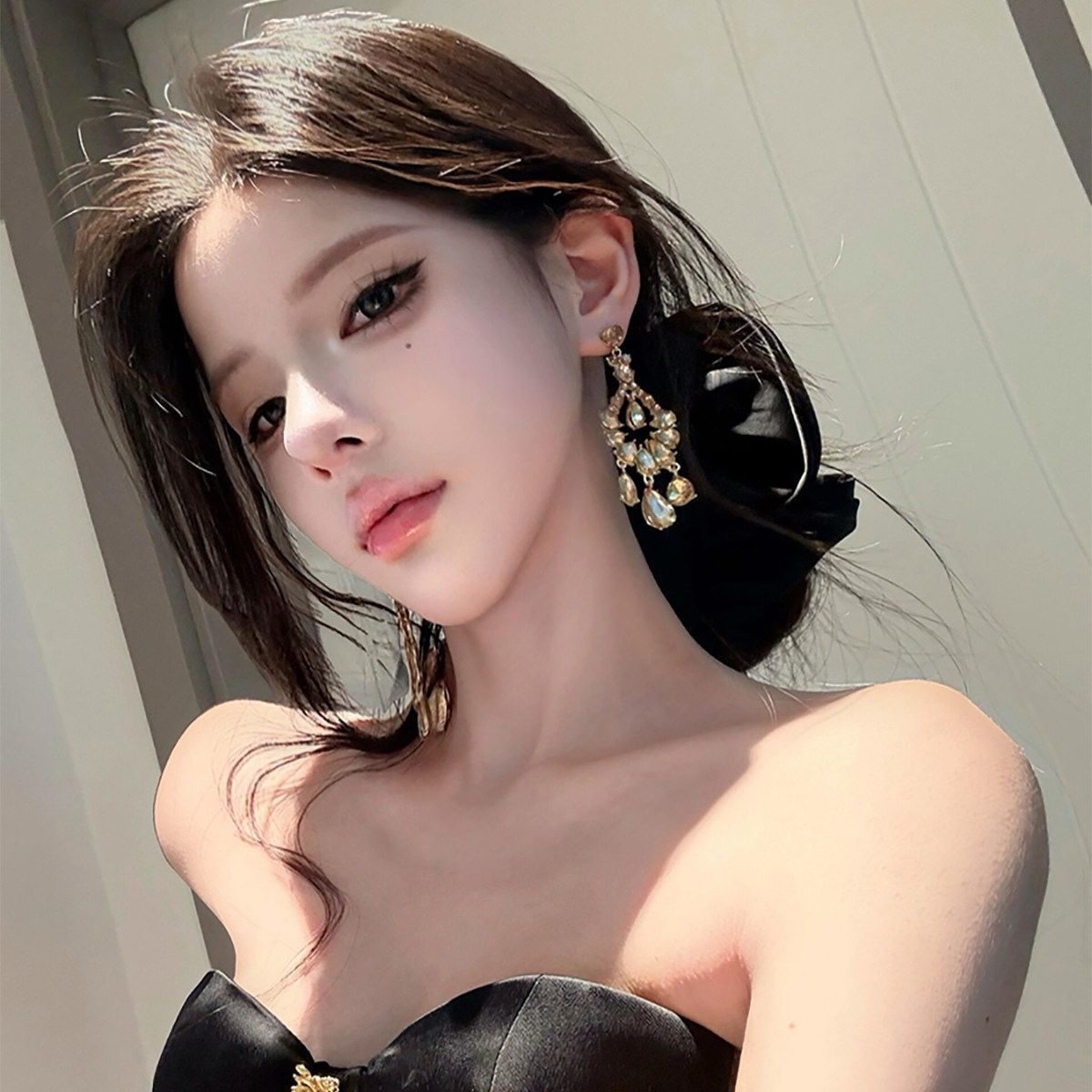 Luxurious Champagne-Colored Zirconia Earrings with a Vintage Court Style, Tassel Studs, Exaggerated and Unique Temperament Earrings for Women