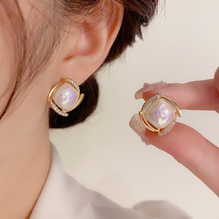 Super Flash Square Cat's Eye Earrings 2023 New Fashionable Retro Earrings Women's Silver Needle Elegant High-end Earrings