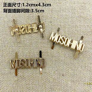 В наличии English Letter Metal Brand Сумочка Декоративные аксессуары Кожаная обувь Свитер Металлическая этикетка Ремешок Булавка M Mark