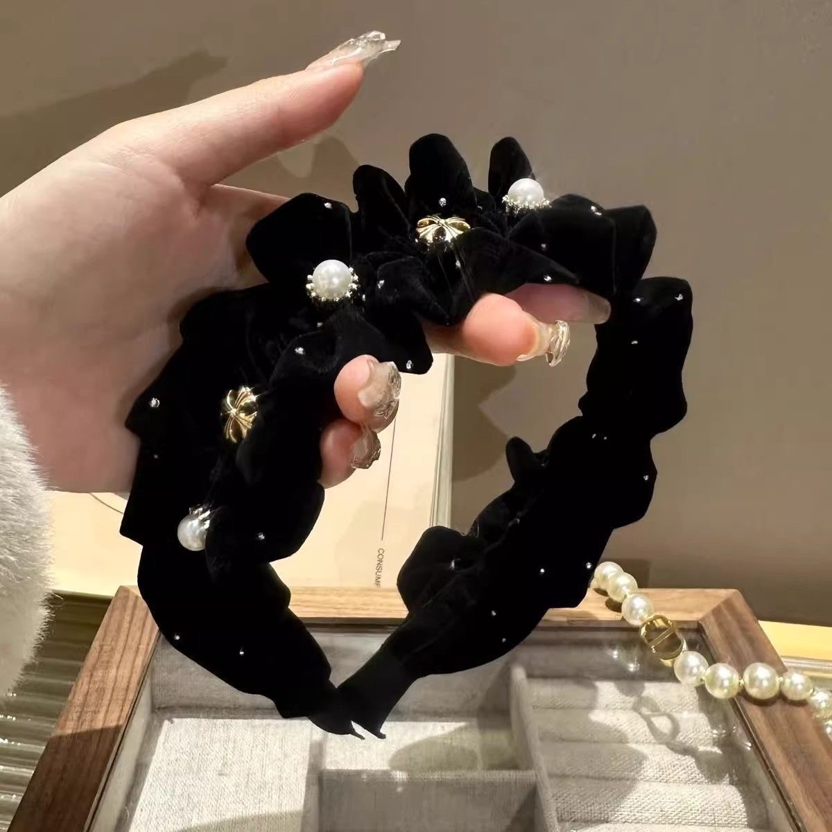 Chanel-Style Pearl Headband for Women, High Crown, Versatile for Going Out, Elegant Hair Accessory with a High-End Feel