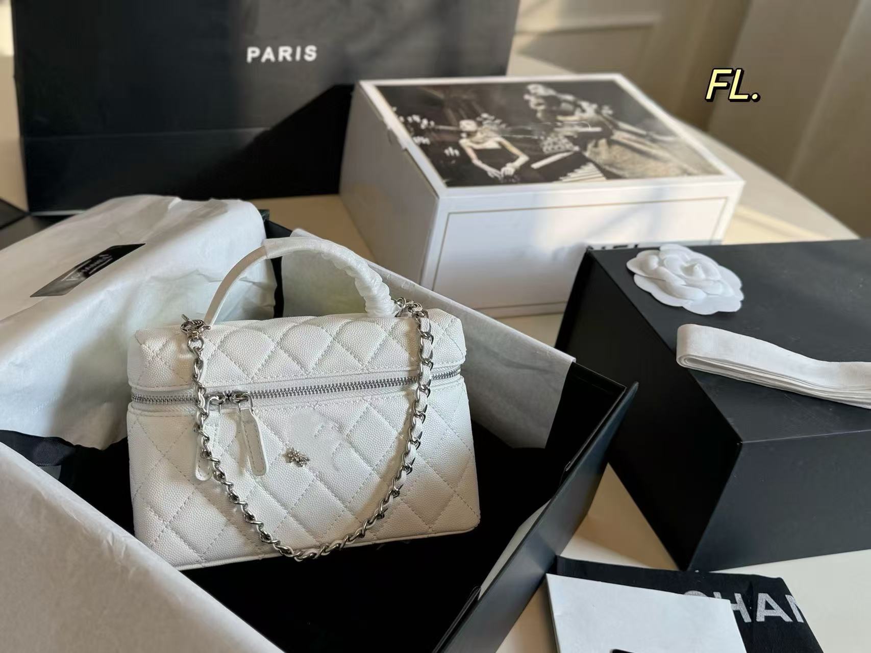 2026 New Hot Selling Handbag: Chanel-style LP Lunchbox Bag, Versatile Caviar Quilted Chain Bag, Shoulder/Crossbody Bag