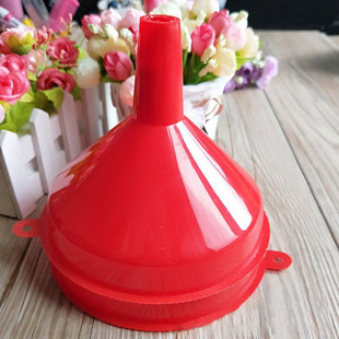 C335 large funnel household plastic funnel 14cm oil leakage rice leakage kitchen supplies one yuan 2 yuan wholesale