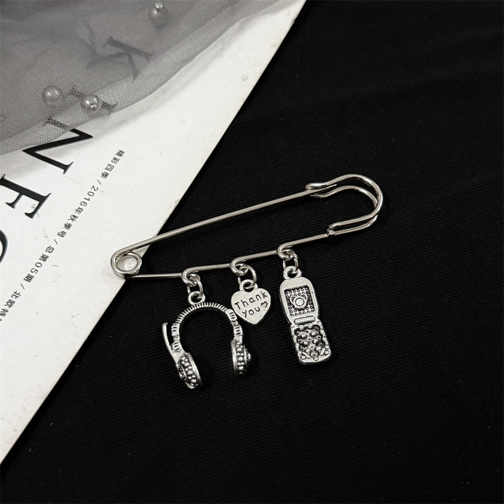 Cross-Border New Style Chain Musical Note Pin Versatile Suit Decoration Brooch Trendy Hip-Hop Pin Punk Pants Buckle Pin