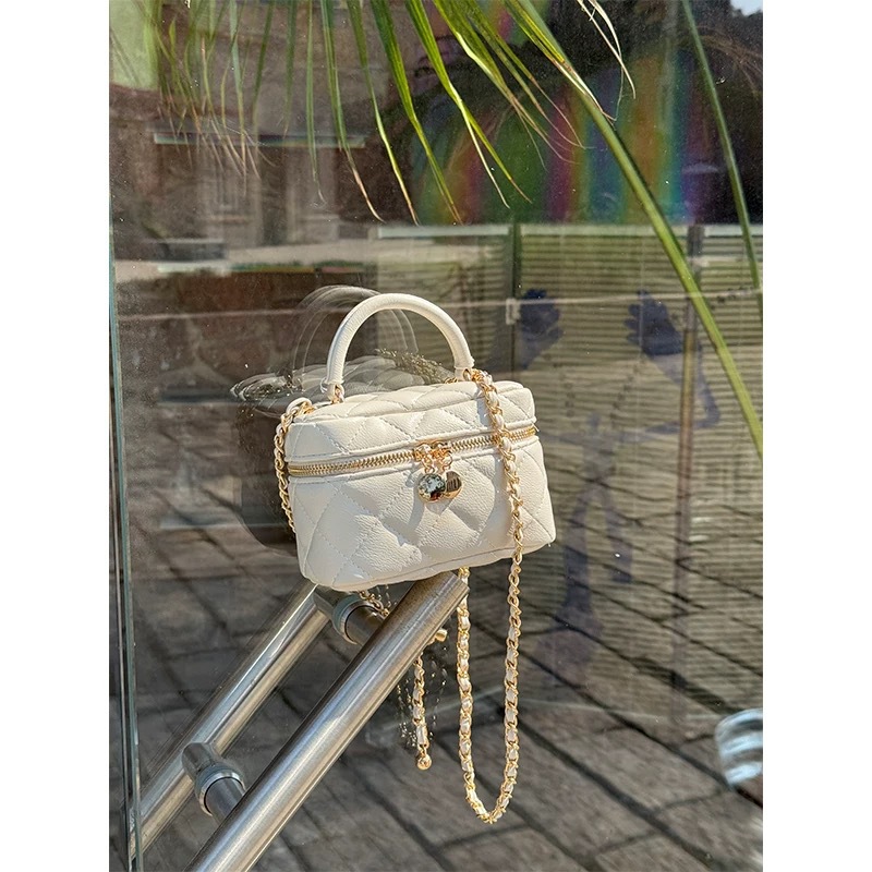 New 2025 Women's Bag: High-end shoulder/crossbody quilted chain bag, minimalist luxury mini versatile handbag.