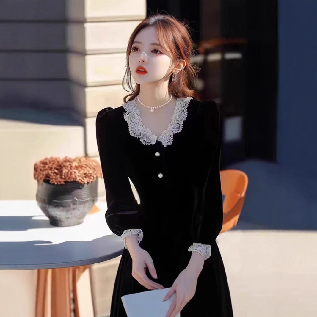 Velvet Dress Autumn Winter 2025 New Long-Sleeve French Retro Hepburn Style Little Black Dress Slimming Elegant Dress