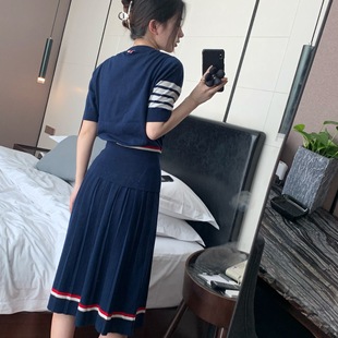 22 Spring and Summer New British Four Bars College Style Age-reducing Slim Fit Crew Neck Short Sleeve + Pleated Skirt Knitted Suit for Women