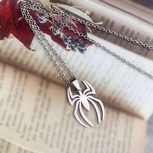 Gothic accessories spider pendant Halloween horror spider necklace cross-border e-commerce jewelry wholesale