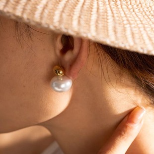 French Elegant Simple Personalized Light Luxury Golden Peas Pearl Earrings Niche Design French Vintage Earrings and Ear Accessories