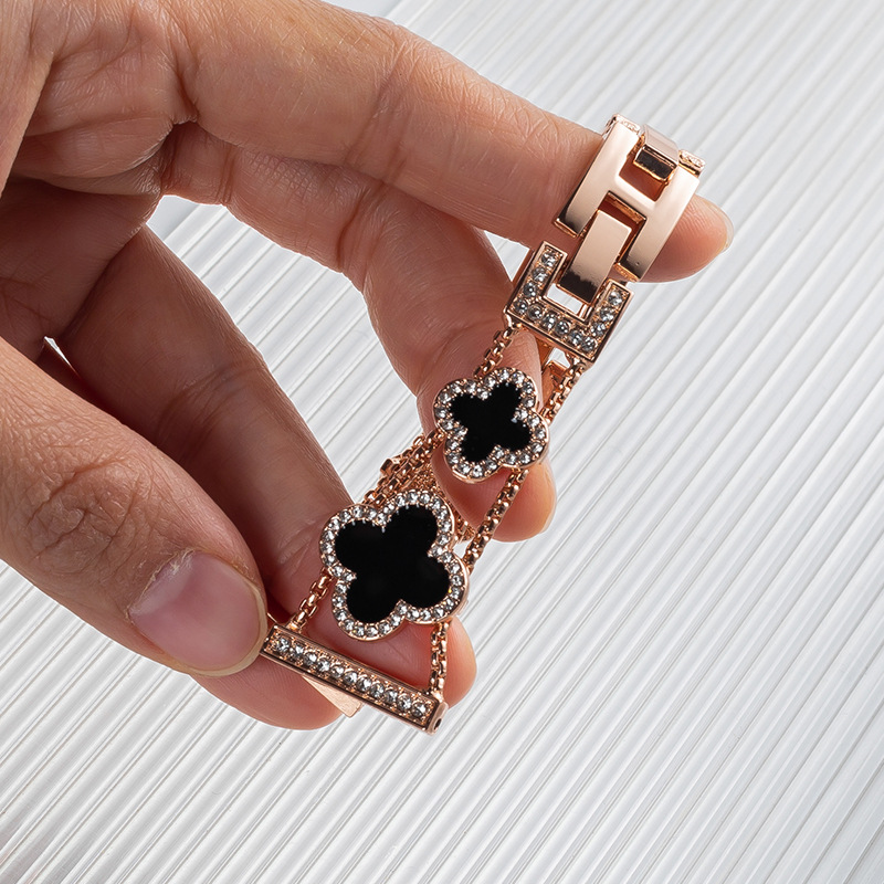 Suitable for Apple Watches, diamond-set adjustable four-leaf clover-patterned premium watch strap for women.