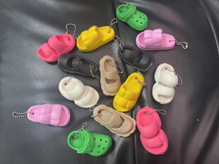 Factory direct new keychain pendant slippers accessories mini hole shoes small shoes buckle backpack pendant ornaments