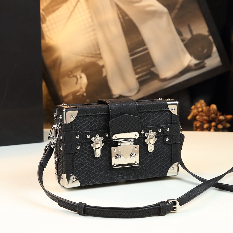 Original high-end women's bag, 2026 new style, small square bag, genuine leather box bag, shoulder bag, crossbody makeup bag for women.