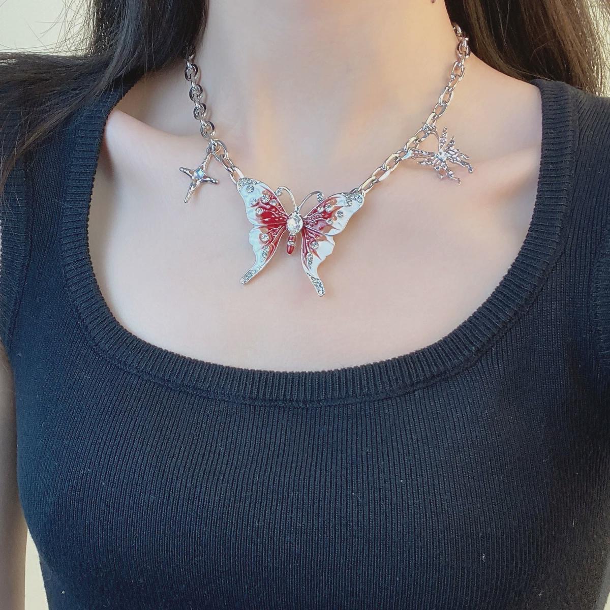 European and American Exaggerated Heavy Industry Red Butterfly Necklace Niche Design Hip Hop Sub-culture y2k Spice Girls Light Luxury Clavicle Chain