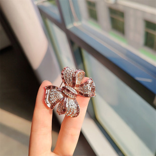 Korean-style zircon bow brooch Women's Light luxury niche exquisite suit neckline corsage anti-exposure pin accessories
