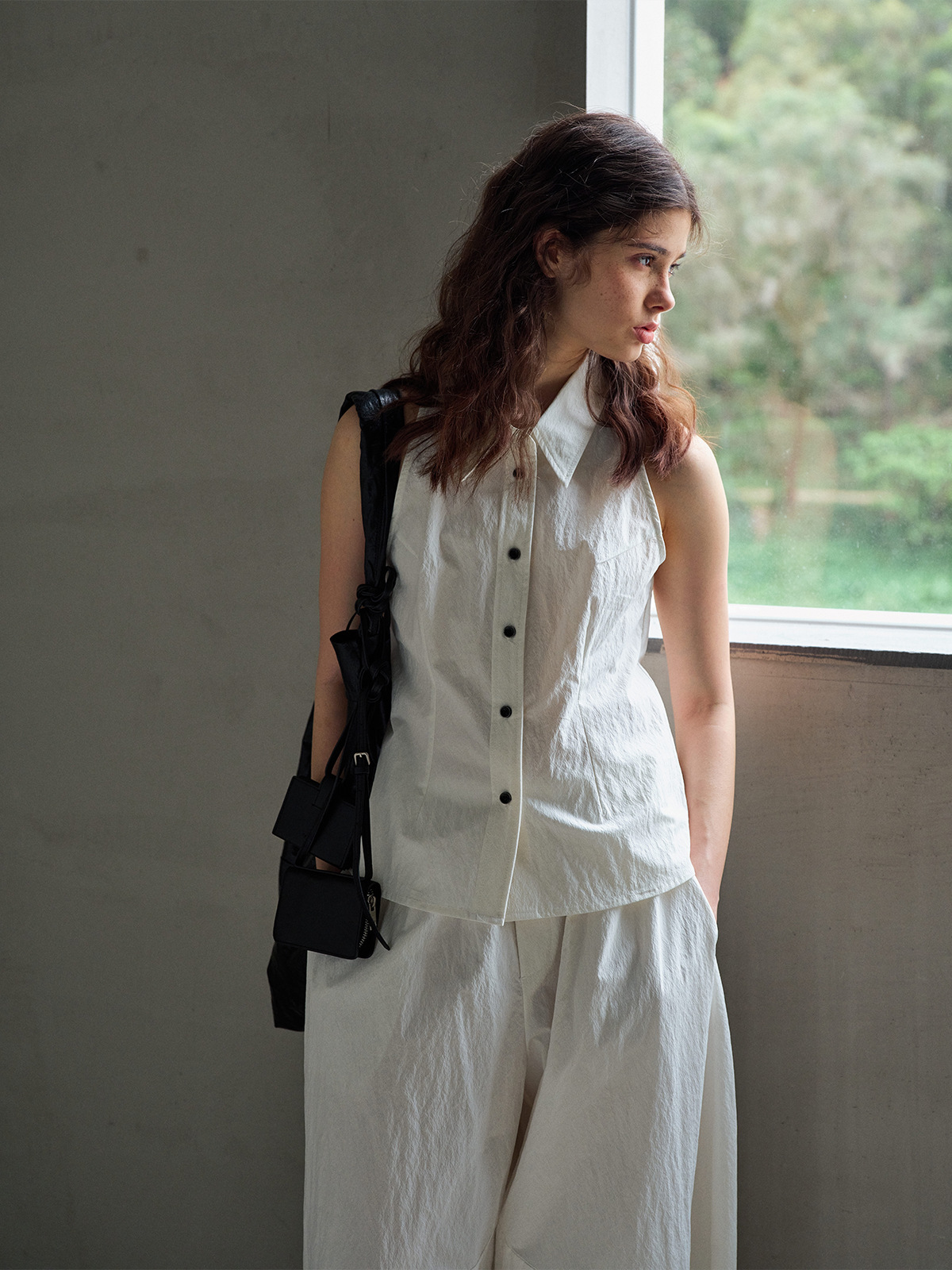 【识几】2026 Summer New Style Textured Cotton Nylon Sleeveless Halter Neck Waist-Cinching Simple Commuter Shirt for Women M60727