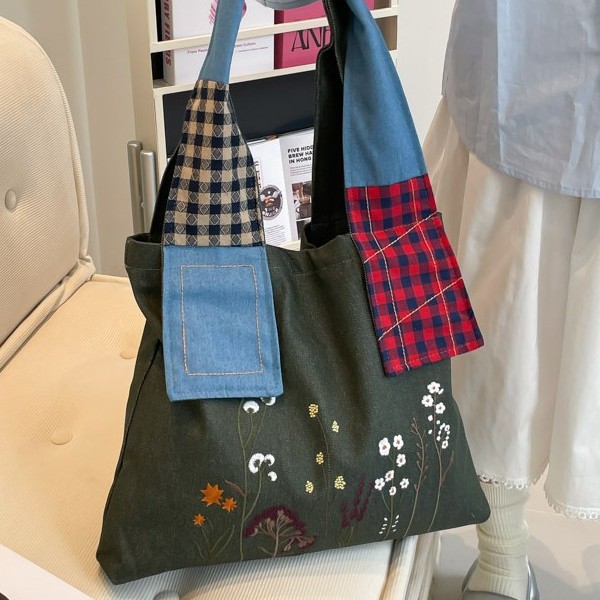 Forest-style retro nylon tote bag, large capacity, embroidered shoulder drawstring bag, student class bag, eye-catching, versatile commuter bag.