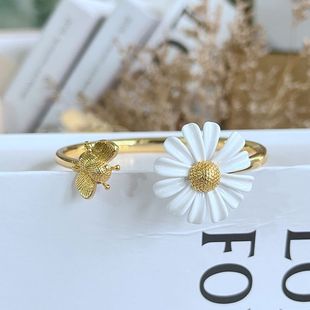 Korean style Internet celebrity summer niche commuter simple fresh pastoral style Daisy bee open design bracelet